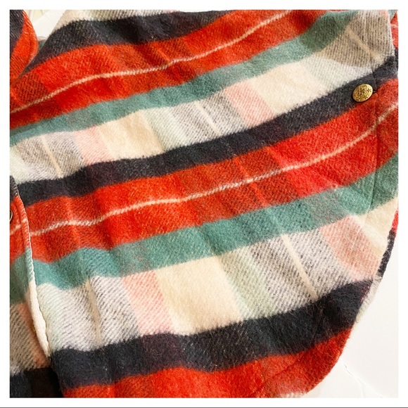 VINTAGE - INTO THE WOODS PLAID CAPE - Picture 8 of 12